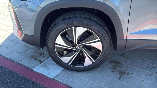 Platinum Gray Metallic 2026 Volkswagen Taos SE