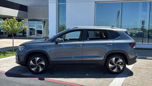 Platinum Gray Metallic 2026 Volkswagen Taos SE