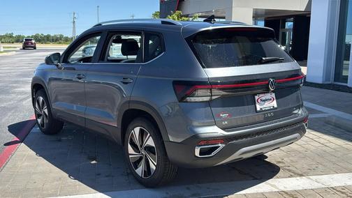 Platinum Gray Metallic 2026 Volkswagen Taos SE