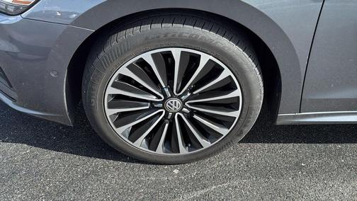 2022 Volkswagen Passat 2.0T Limited Edition