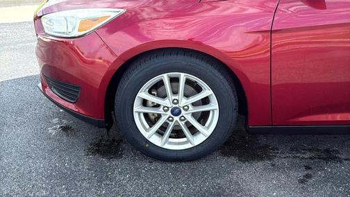 Ruby Red Metallic Tinted Clearcoat 2017 Ford Focus SE