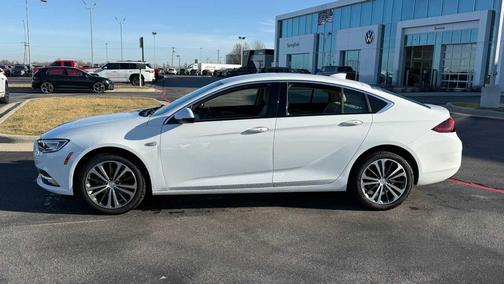 2018 Buick Regal Sportback Essence