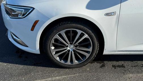 2018 Buick Regal Sportback Essence