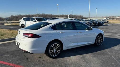 2018 Buick Regal Sportback Essence