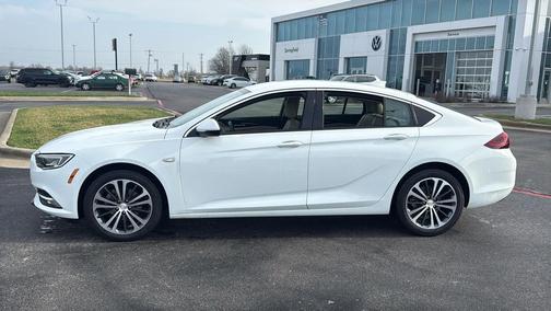 2018 Buick Regal Sportback Essence
