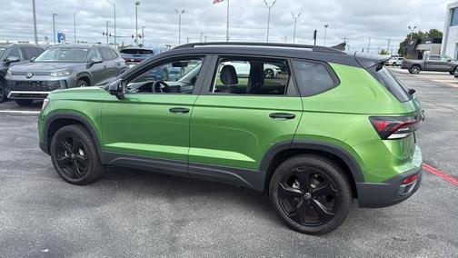 2025 Volkswagen Taos 1.5T SE Black