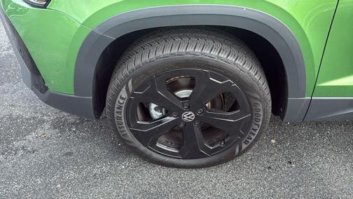 2025 Volkswagen Taos 1.5T SE Black