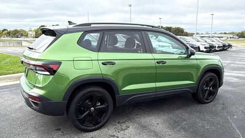 2025 Volkswagen Taos 1.5T SE Black