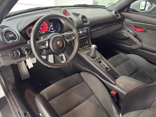 2023 Porsche 718 Spyder Roadster