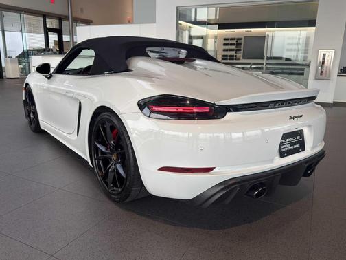 2023 Porsche 718 Spyder Roadster