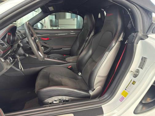 2023 Porsche 718 Spyder Roadster