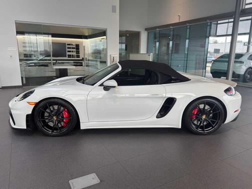 2023 Porsche 718 Spyder Roadster