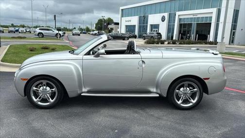 2004 Chevrolet SSR LS Reg Cab 116.0 WB