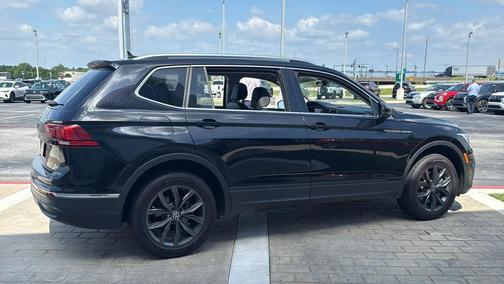 Deep Black Pearl 2023 Volkswagen Tiguan 2.0T SE
