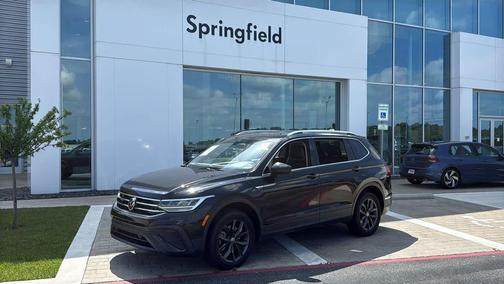 Deep Black Pearl 2023 Volkswagen Tiguan 2.0T SE