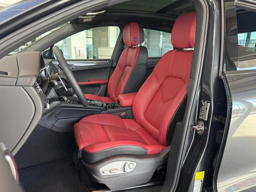 2026 Porsche Macan AWD