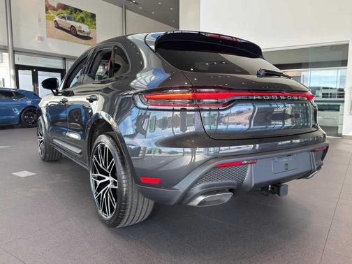 2026 Porsche Macan AWD