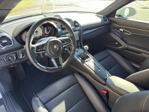 2025 Porsche 718 Cayman Style Edition