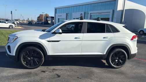 2026 Volkswagen Atlas Cross Sport 2.0T SE w/Technology 4MOTION