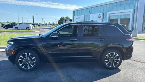 Diamond Black Crystal Pearlcoat 2023 Jeep Grand Cherokee 4xe Overland