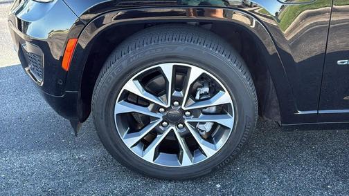 Diamond Black Crystal Pearlcoat 2023 Jeep Grand Cherokee 4xe Overland