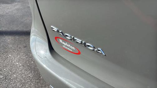 Ceramic Gray Clearcoat 2022 Chrysler Pacifica Touring L