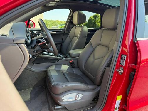 2024 Porsche Macan AWD