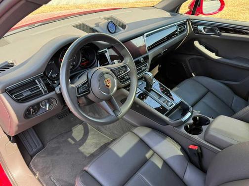 2024 Porsche Macan AWD