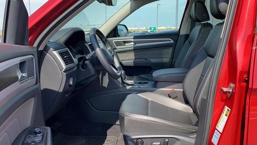 Photo 1 of 34 of 2021 Volkswagen Atlas 3.6 V6 SE w/ Technology