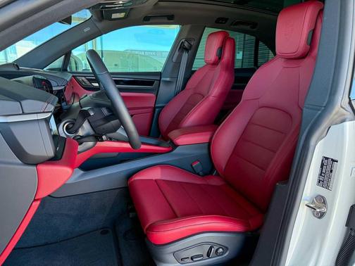 2025 Porsche Macan 4S