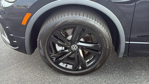 2024 Volkswagen Tiguan 2.0T SE R-Line Black