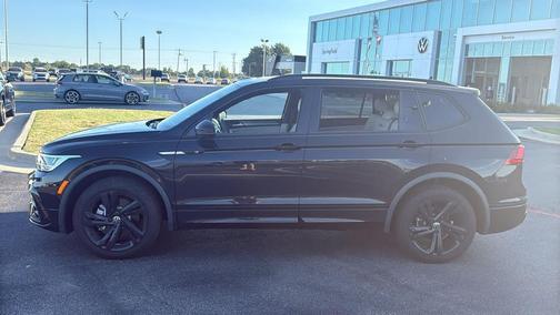 2024 Volkswagen Tiguan 2.0T SE R-Line Black