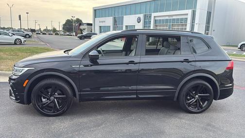 2024 Volkswagen Tiguan 2.0T SE R-Line Black