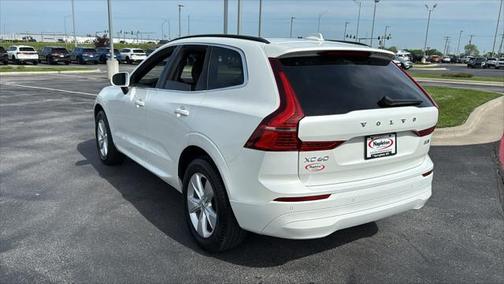 2022 Volvo XC60 B5 Momentum