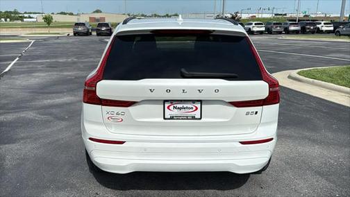2022 Volvo XC60 B5 Momentum
