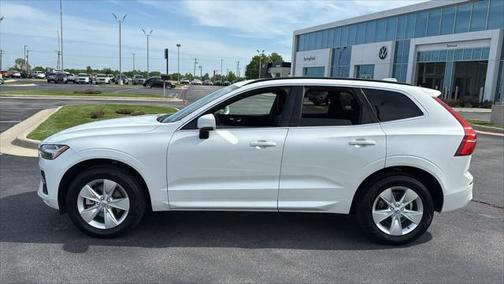 2022 Volvo XC60 B5 Momentum