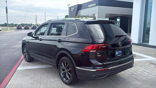 Deep Black Pearl 2023 Volkswagen Tiguan 2.0T SE 4MOTION
