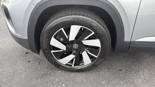 2025 Volkswagen Atlas Cross Sport 2.0T SE w/Technology 4MOTION