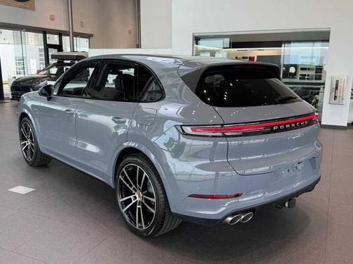 Arctic Grey 2026 Porsche Cayenne Cayenne S E-Hybrid