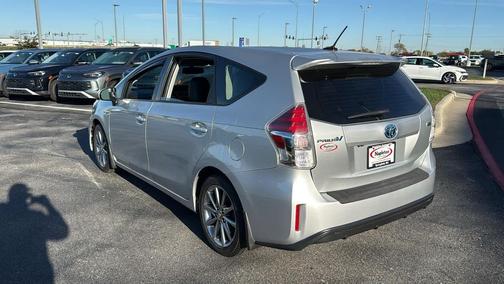 2017 Toyota Prius v Five