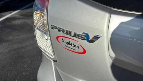 2017 Toyota Prius v Five