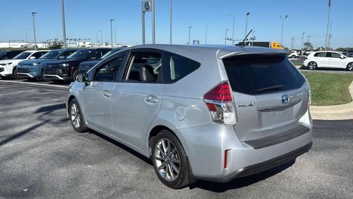 2017 Toyota Prius v Five