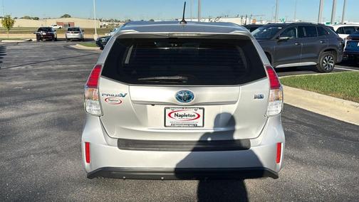 2017 Toyota Prius v Five