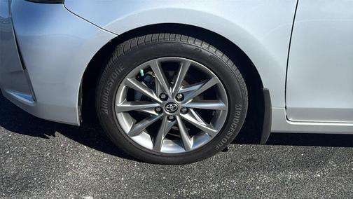 2017 Toyota Prius v Five