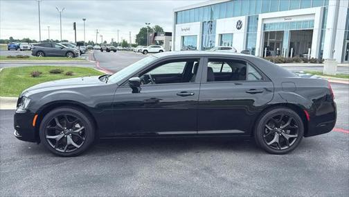 2023 Chrysler 300 Touring