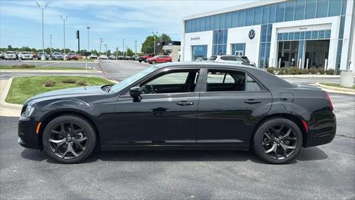 2023 Chrysler 300 Touring