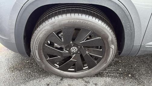 2025 Volkswagen Atlas Cross Sport 2.0T SE w/Technology 4MOTION