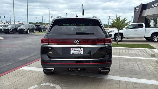 deep black pearl 2026 Volkswagen Atlas 2.0T SE w/Technology