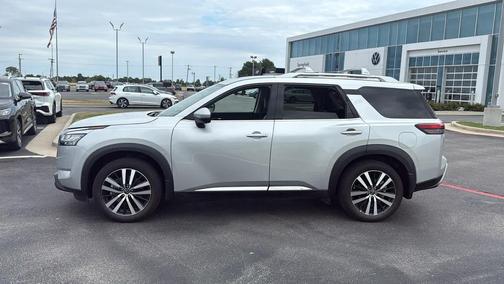 2024 Nissan Pathfinder Platinum FWD