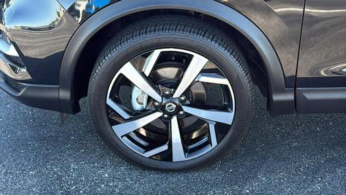 Magnetic Black Pearl 2020 Nissan Rogue Sport SL
